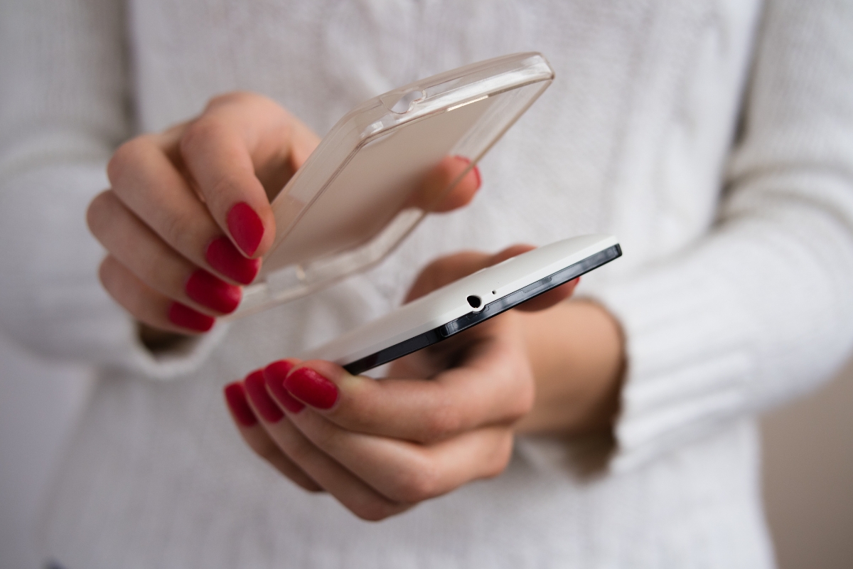 Jak vyčistit zažloutlý obal na telefon obr. 1